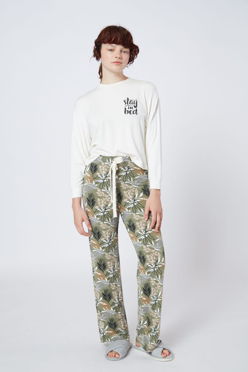 Conjunto Pijama Remera y Pantalón Hojas