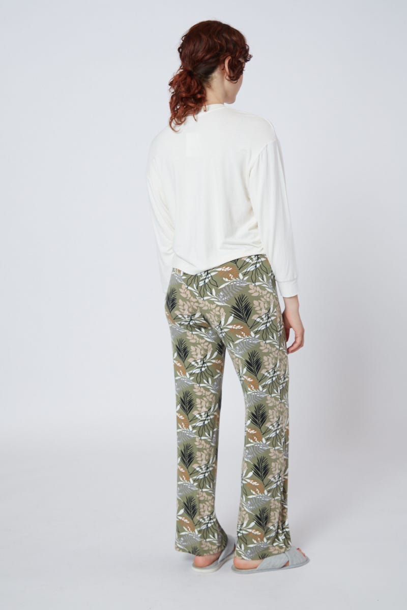 Conjunto Pijama Remera y Pantalón Hojas