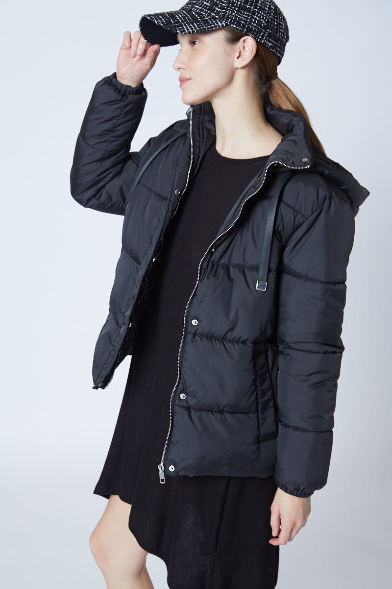 Campera Puffer Negra con Capucha