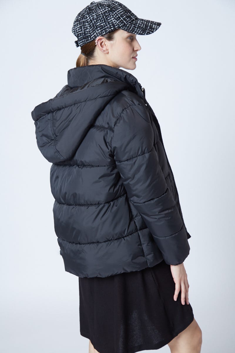 Campera Puffer Negra con Capucha