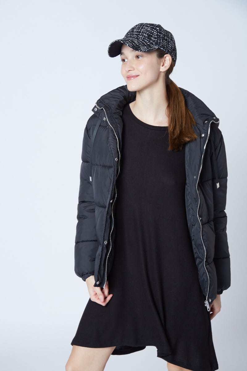 Campera Puffer Negra con Capucha