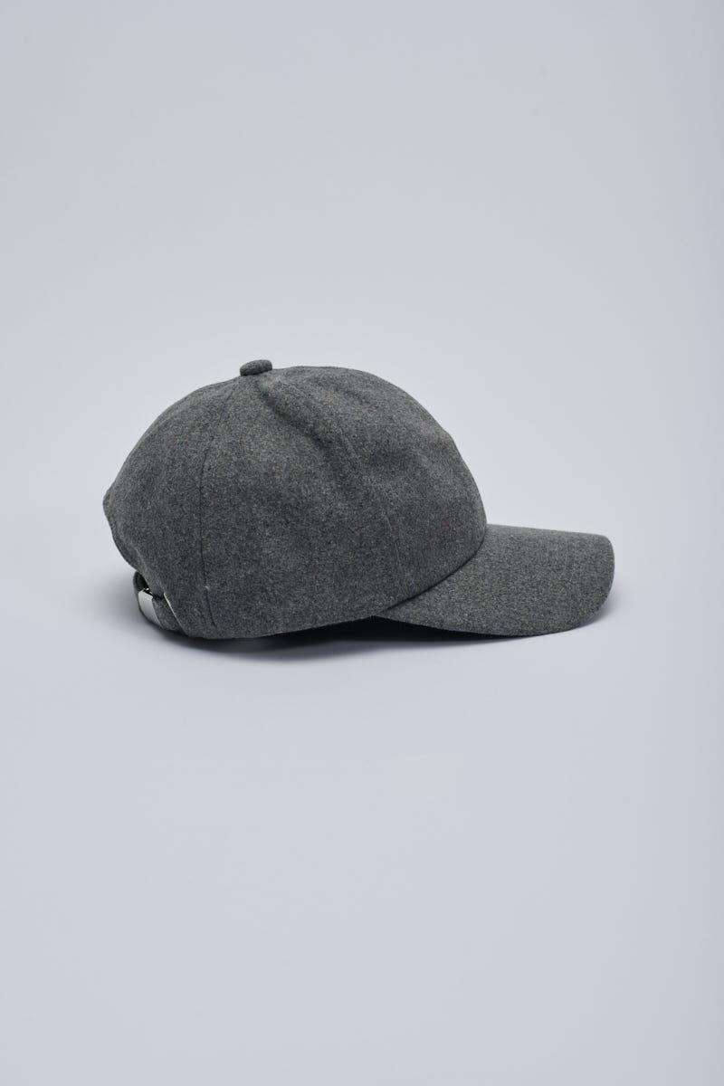 Cap Gris Oscuro Liso 