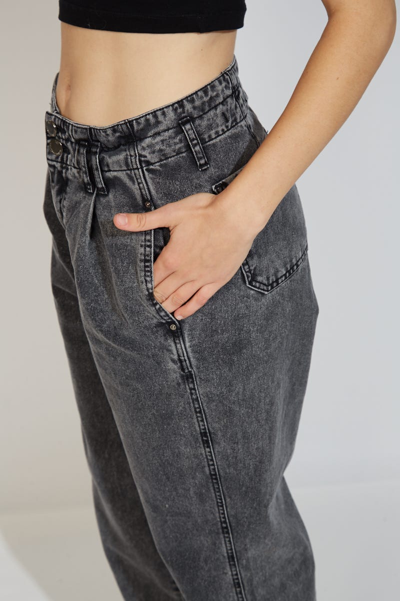Jean Mom Fit Gabardina Negro