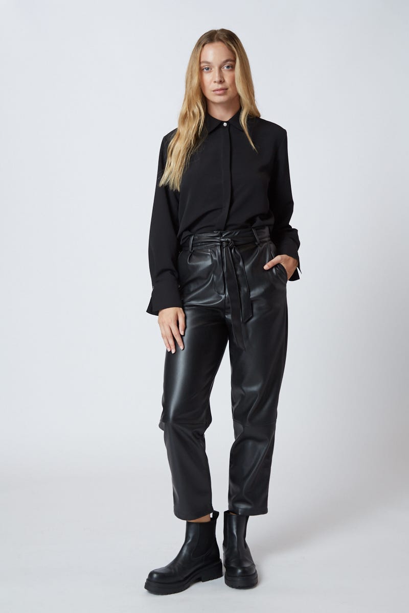 Pantalón Negro con Lazo
