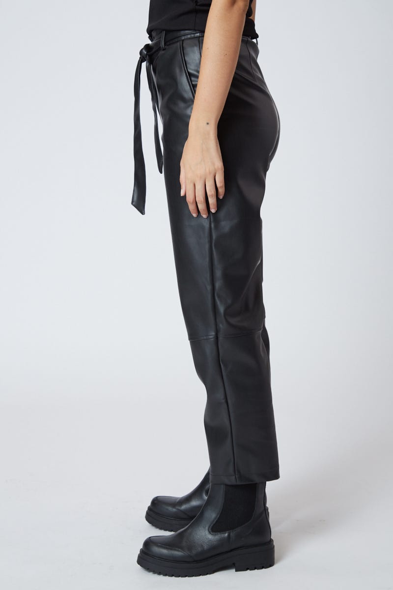 Pantalón Negro con Lazo