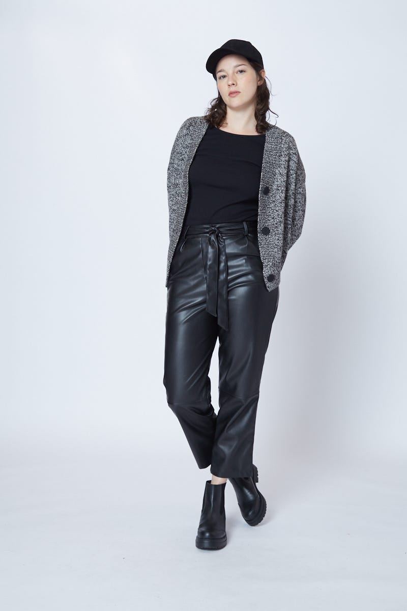 Pantalón Negro con Lazo