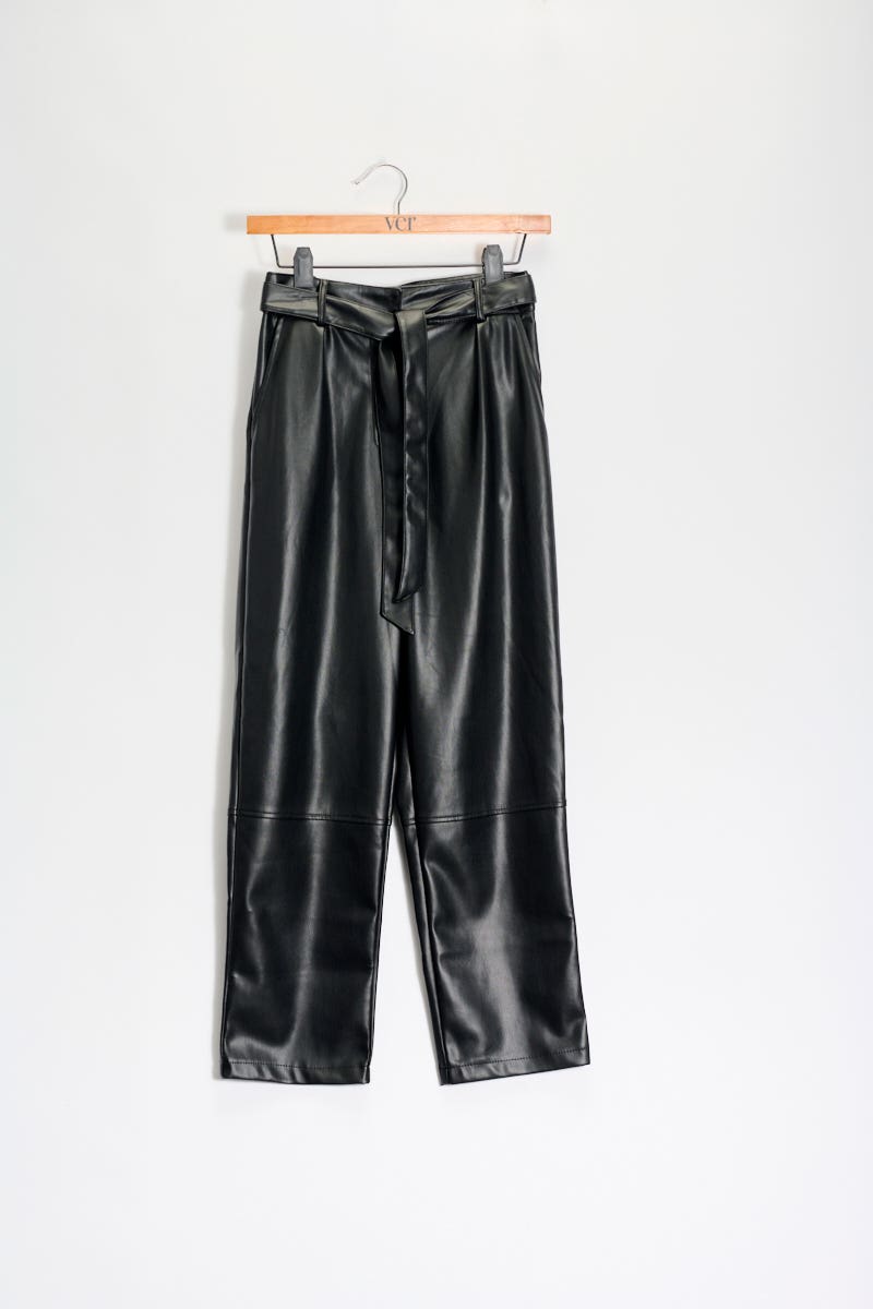 Pantalón Negro con Lazo
