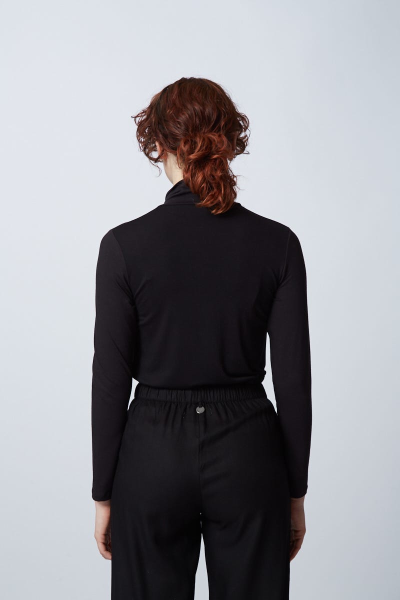 Polera Manga Larga con Cuello Alto