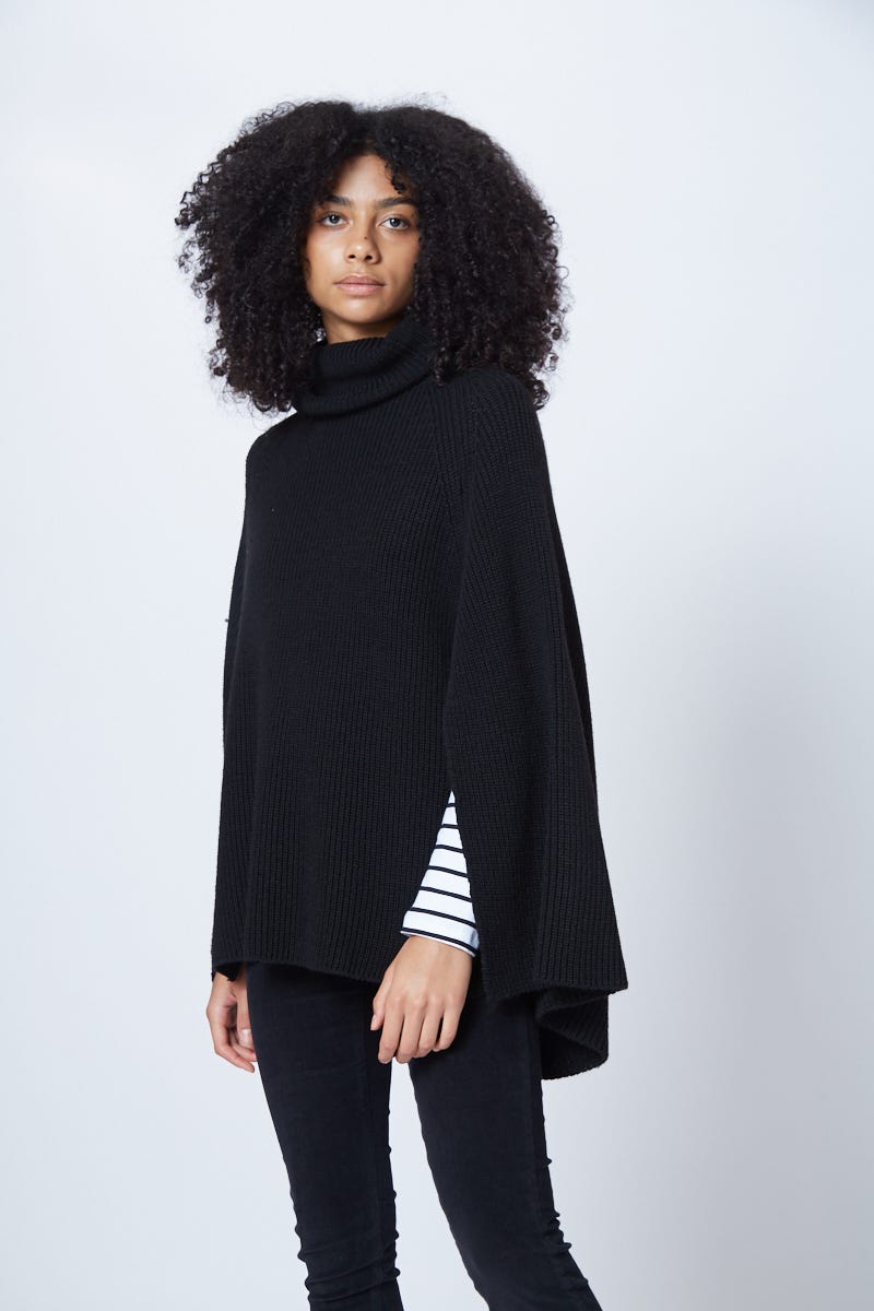 Poncho Negro Cuello Alto