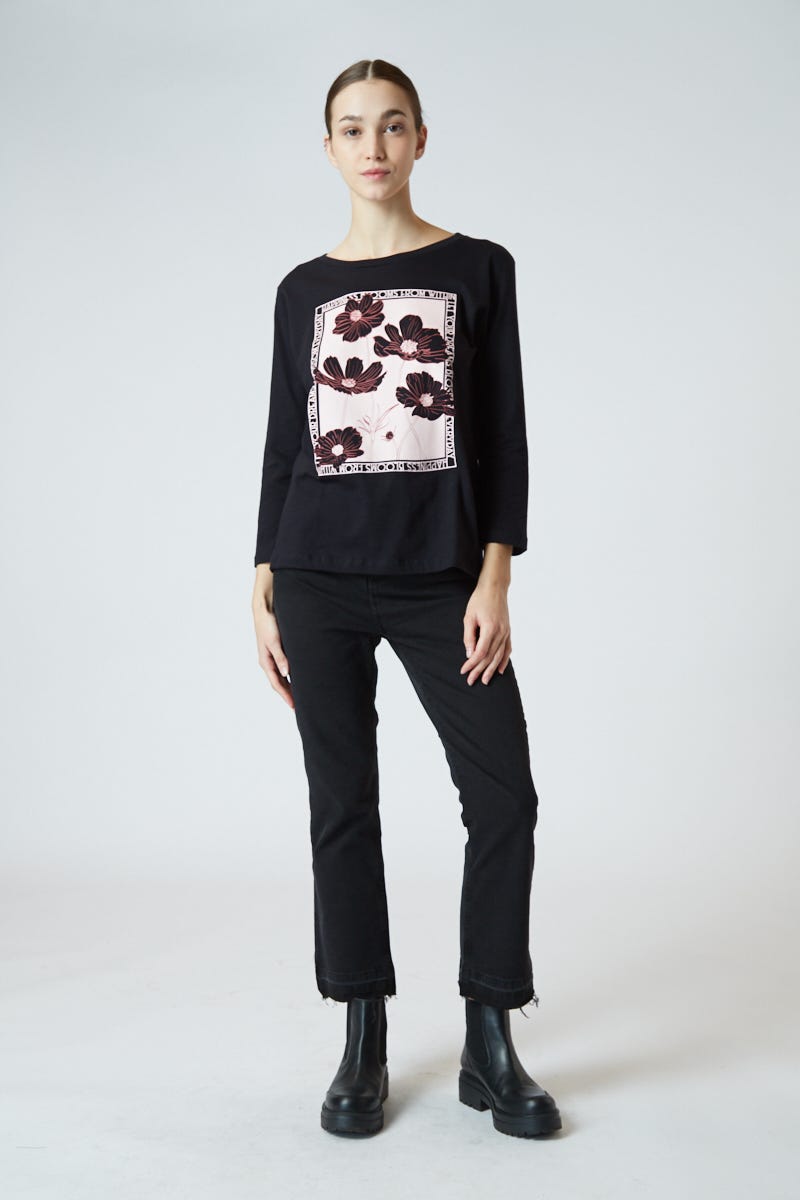 Remera Negra Estampa Floral
