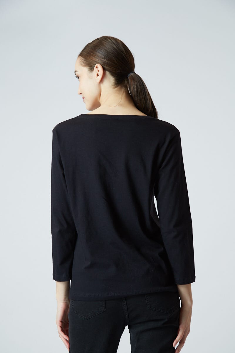 Remera Negra Estampa Floral