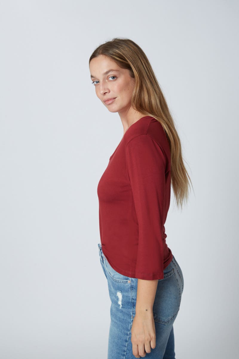 Remera Bordó Cuello V y Manga 3/4
