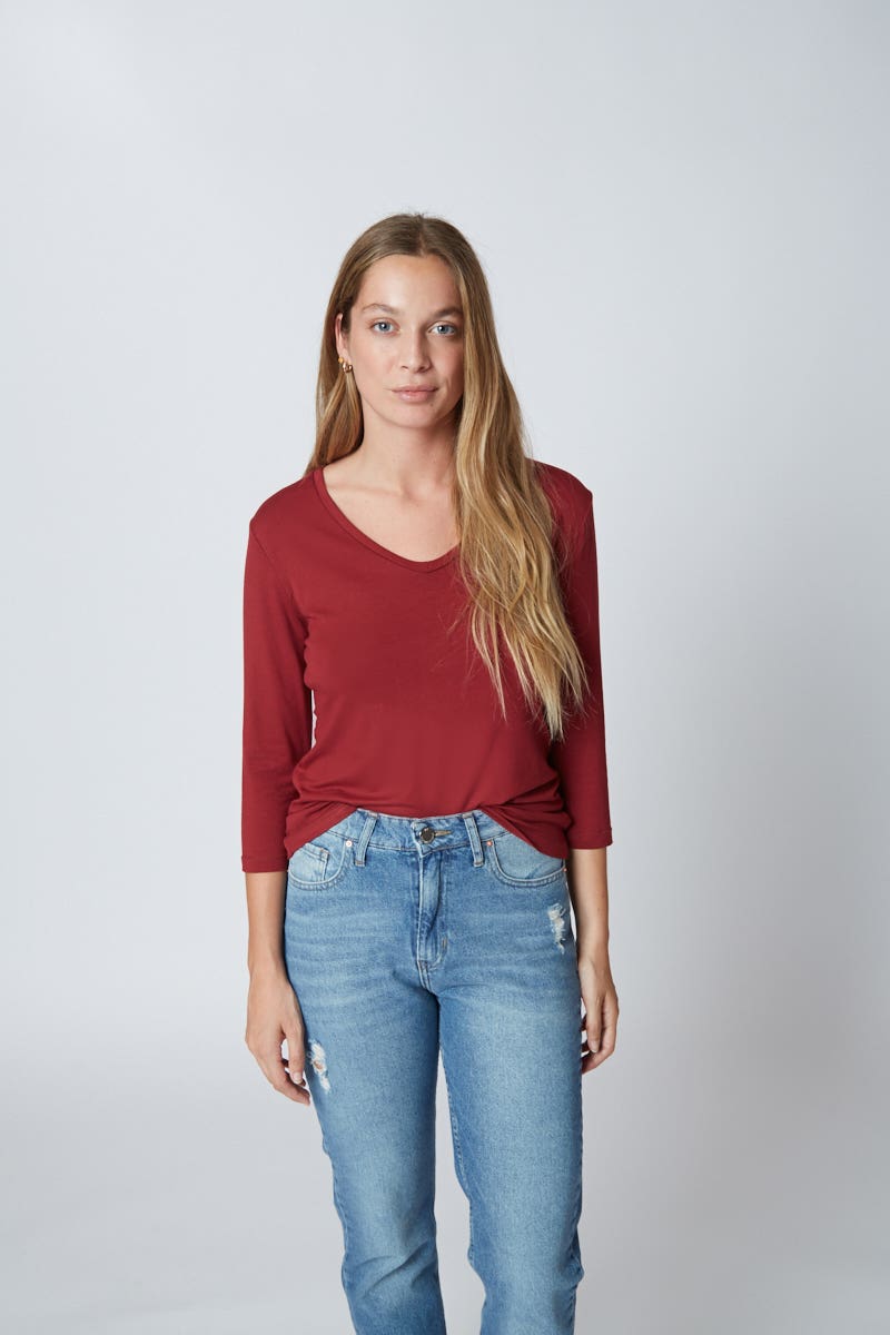 Remera Bordó Cuello V y Manga 3/4
