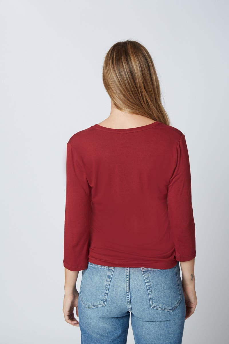 Remera Bordó Cuello V y Manga 3/4