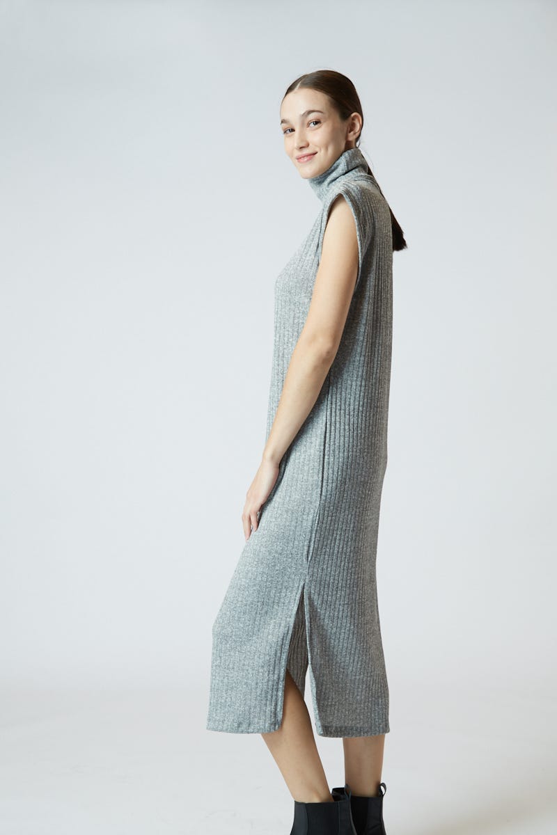 Vestido Cuello Alto Sin Mangas