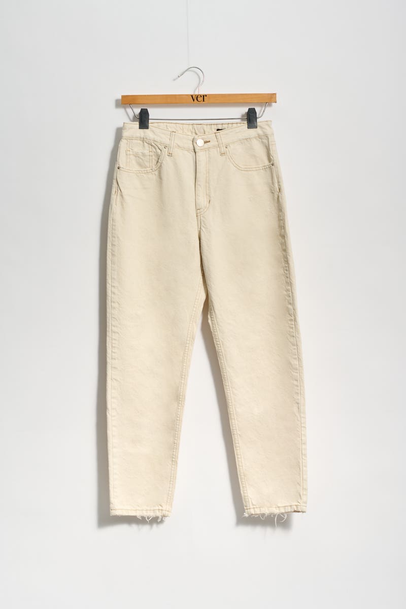 Jean Mom Fit Gabardina Crudo