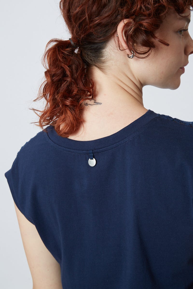 Remera Canesú de Mesh Azul