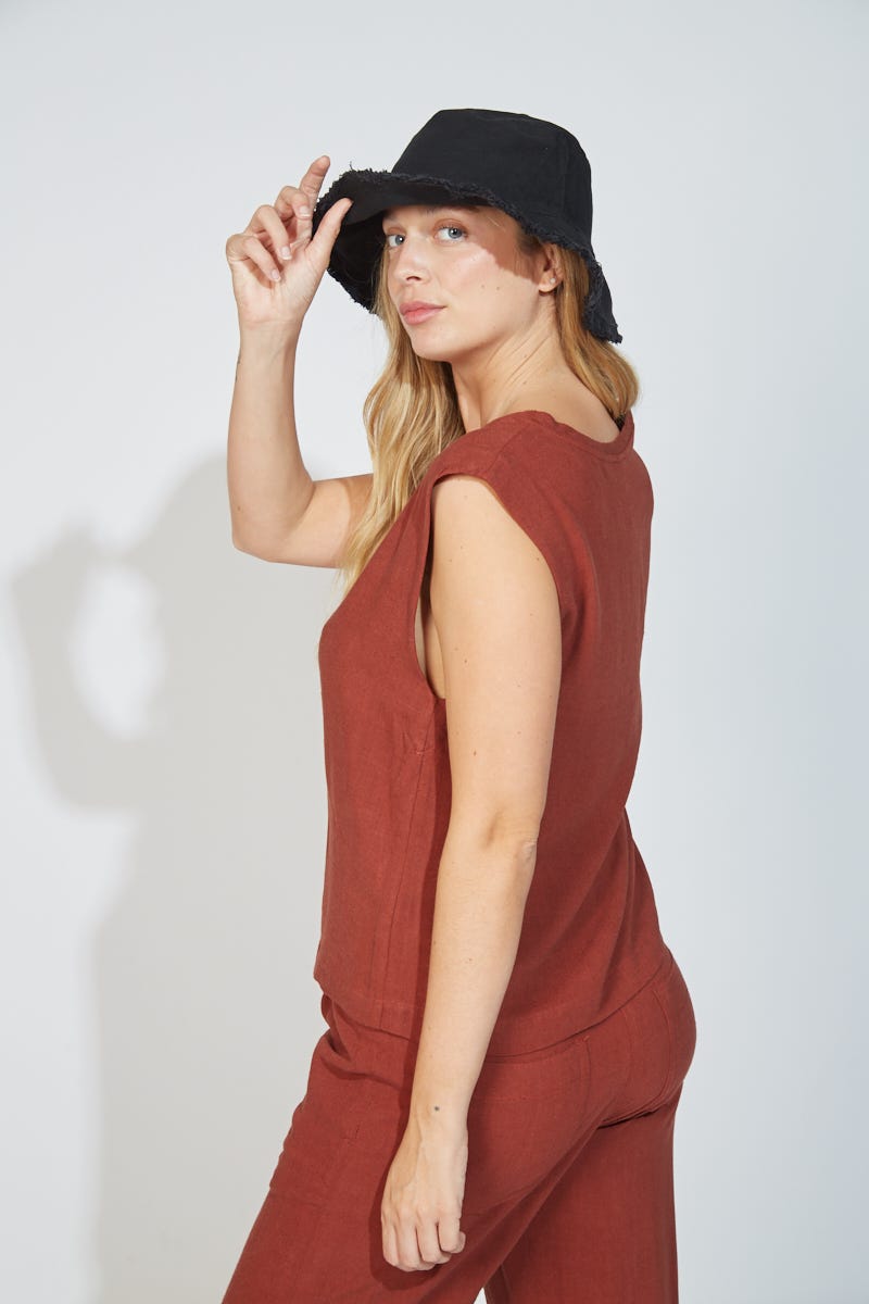 Remera Marrón Brick Sin Mangas