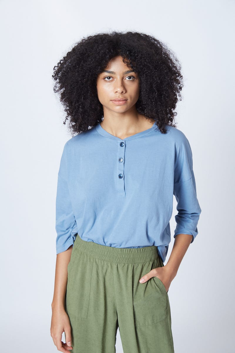 Remera Básica Azul Con Botones