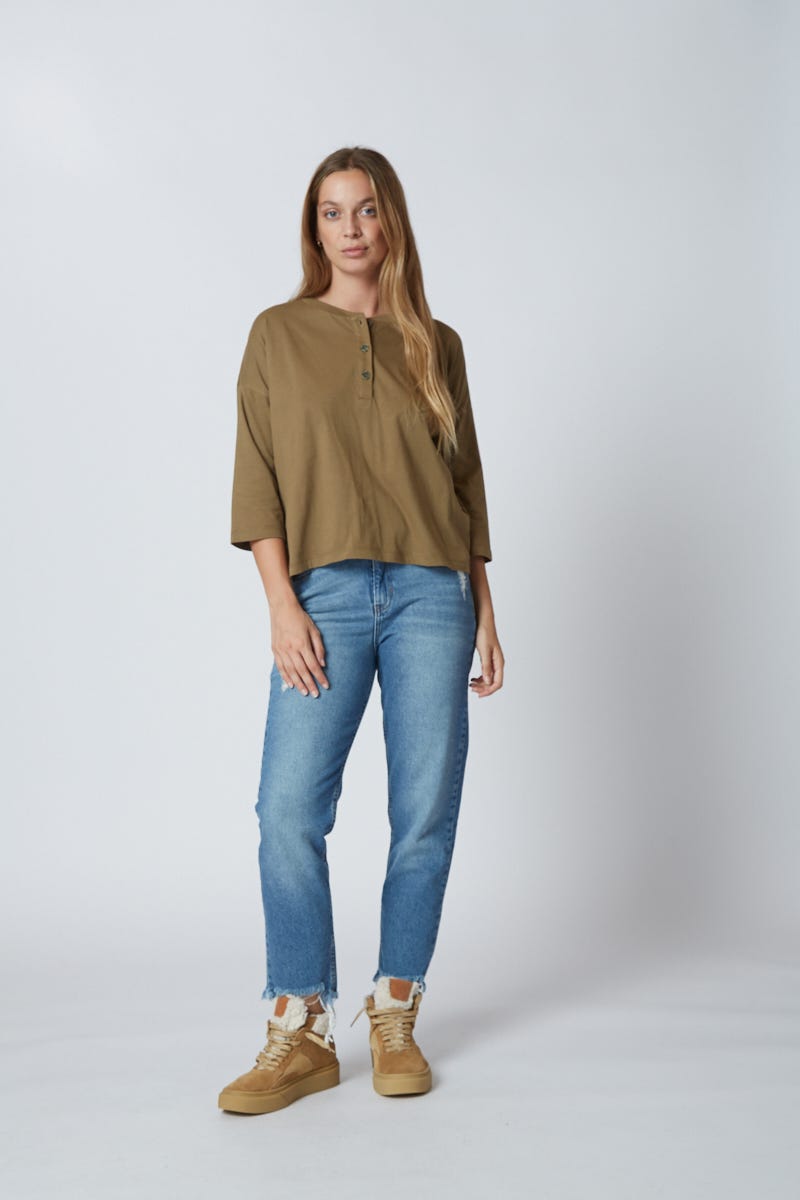 Remera Básica Verde Con Botones