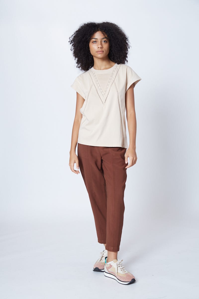 Remera Beige Con Puntillas Al Tono