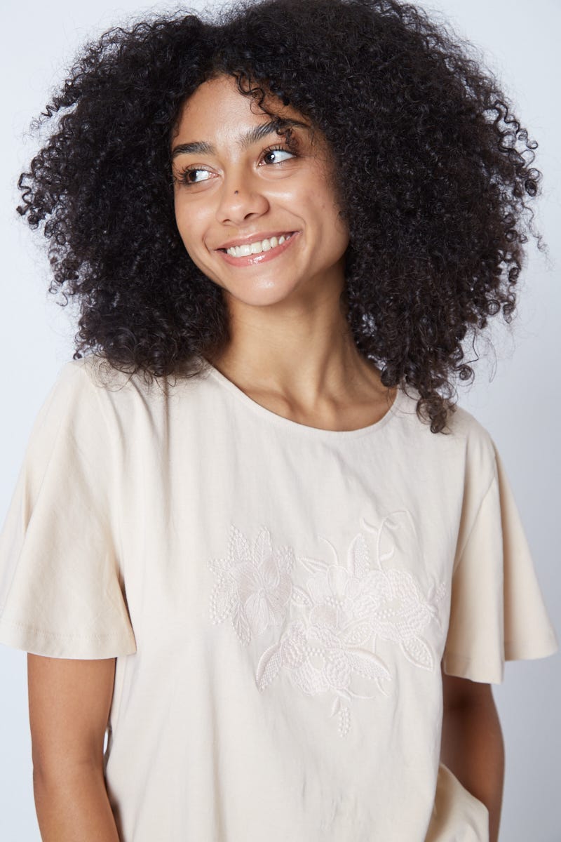 Remera Beige con Manga Corta Acampanada