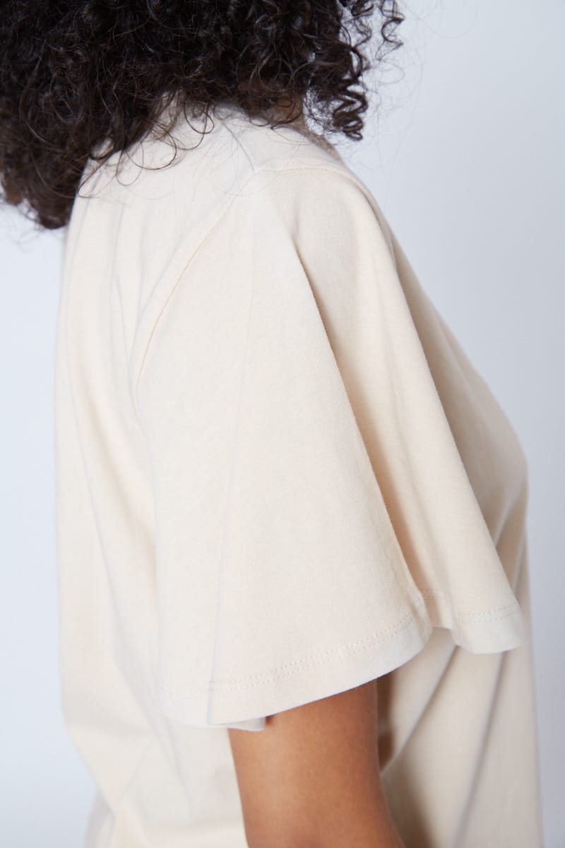 Remera Beige con Manga Corta Acampanada