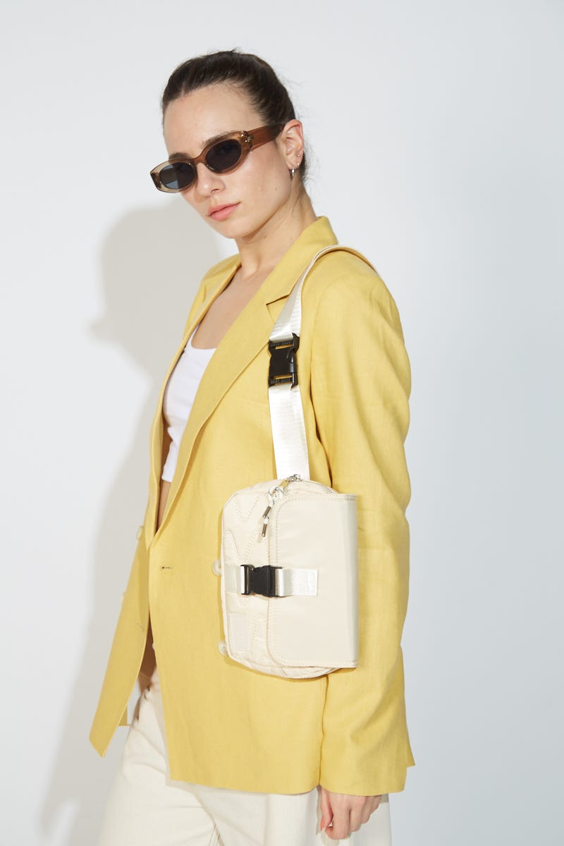 Saco Amarillo con Cruce y Botones Delanteros