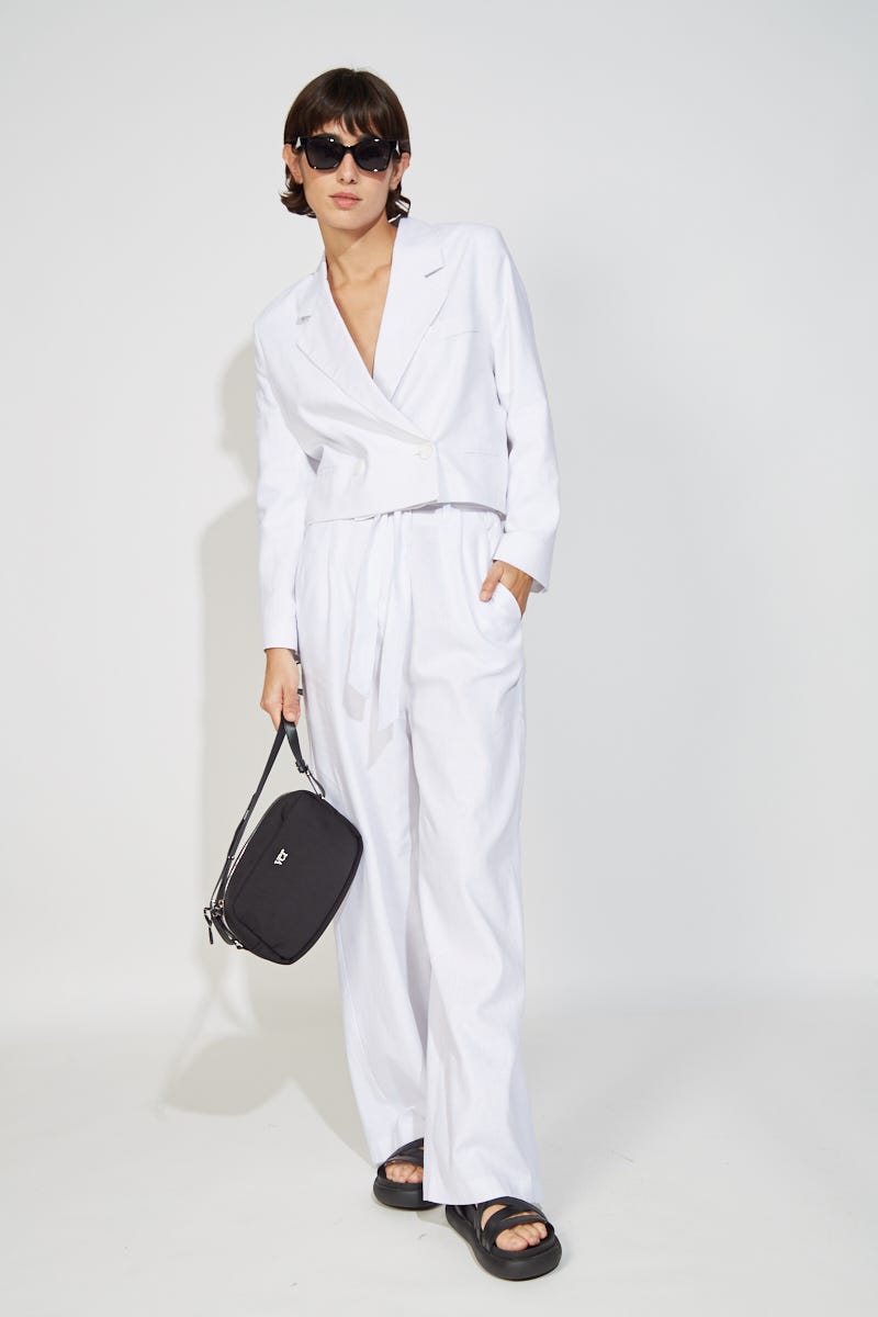 Saco Cropped Blanco Con Abotonadura Cruzada