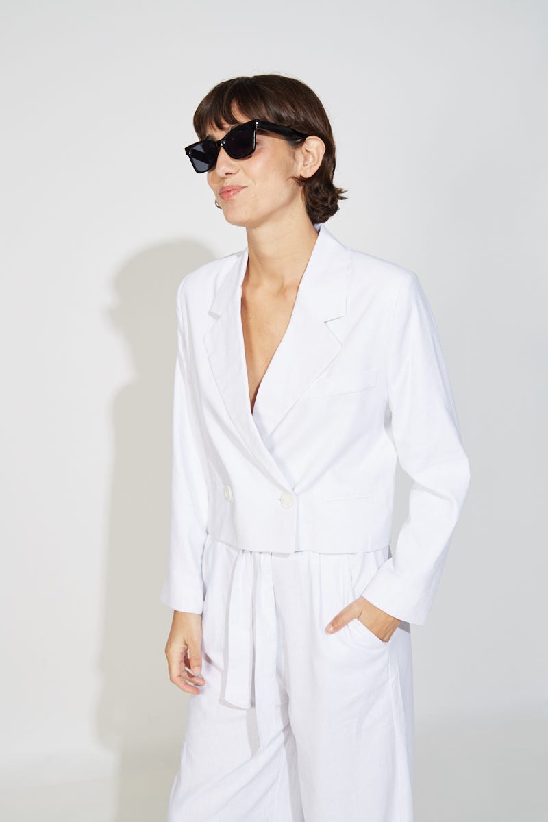 Saco Cropped Blanco Con Abotonadura Cruzada