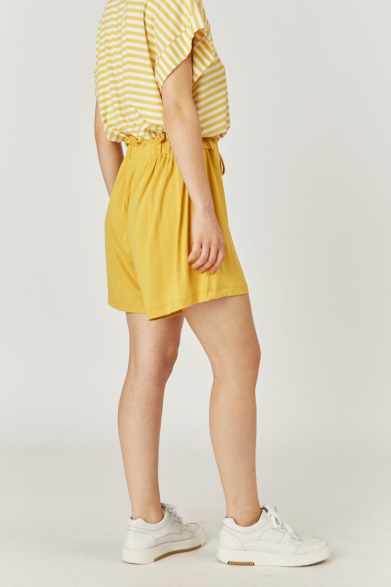 Short Cintura Con Volado 