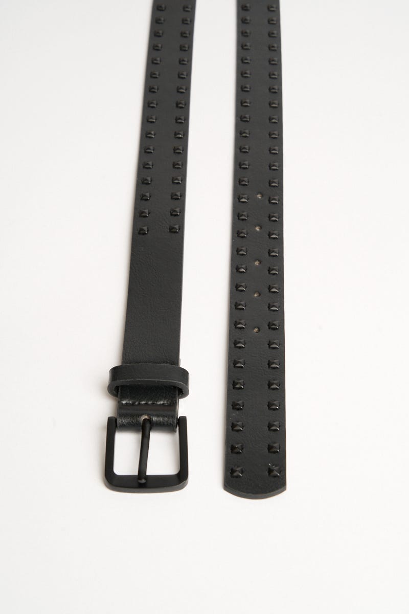 Cintu PU Negro con Remaches Cuadrados