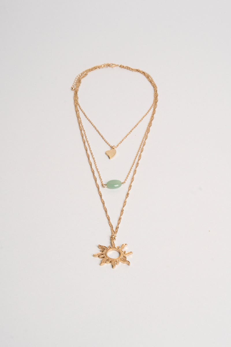 Collar Triple con Dije Corazón, Piedra y Sol.