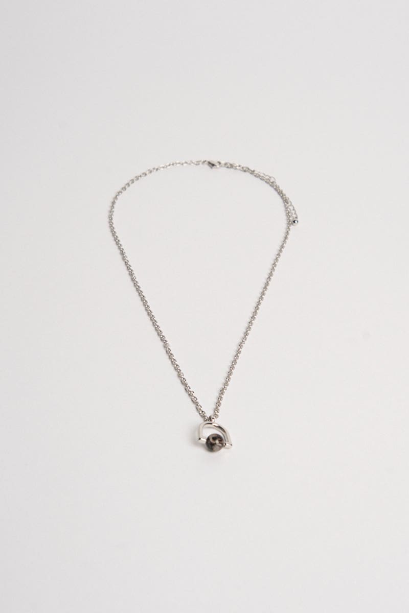 Collar con Dije Esfera Negra.