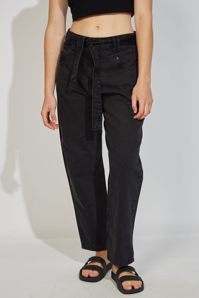 Jean Slouchy con Lazo Negro