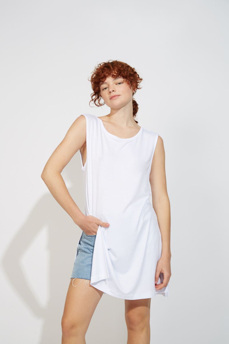 Musculosa Básica Larga con Aberturas Off White