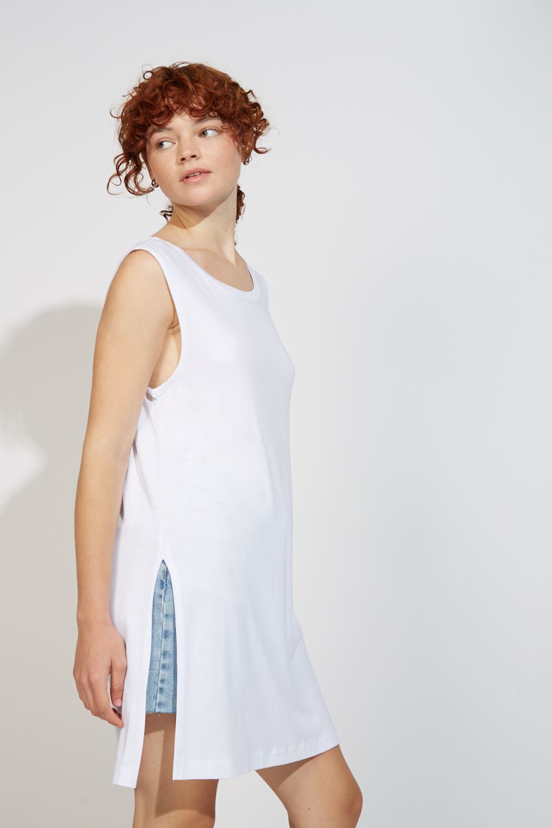 Musculosa Básica Larga con Aberturas Off White