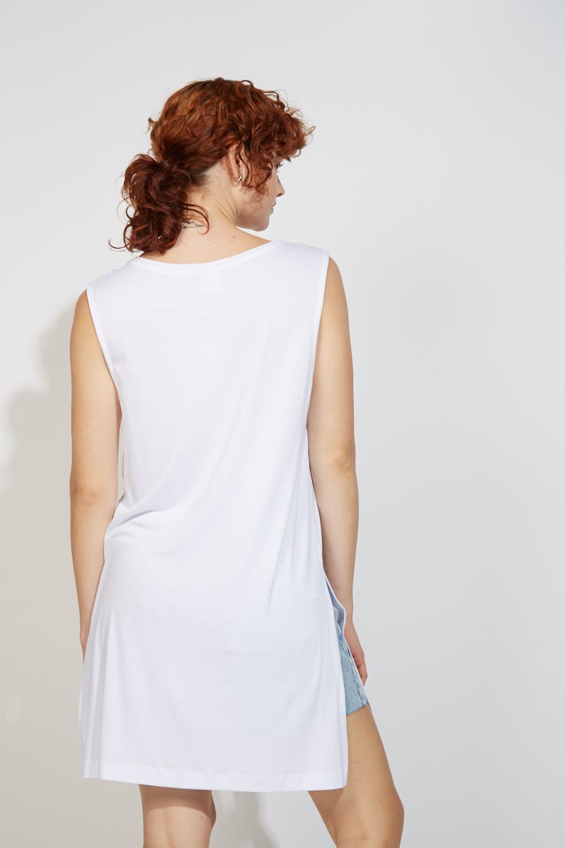 Musculosa Básica Larga con Aberturas Off White