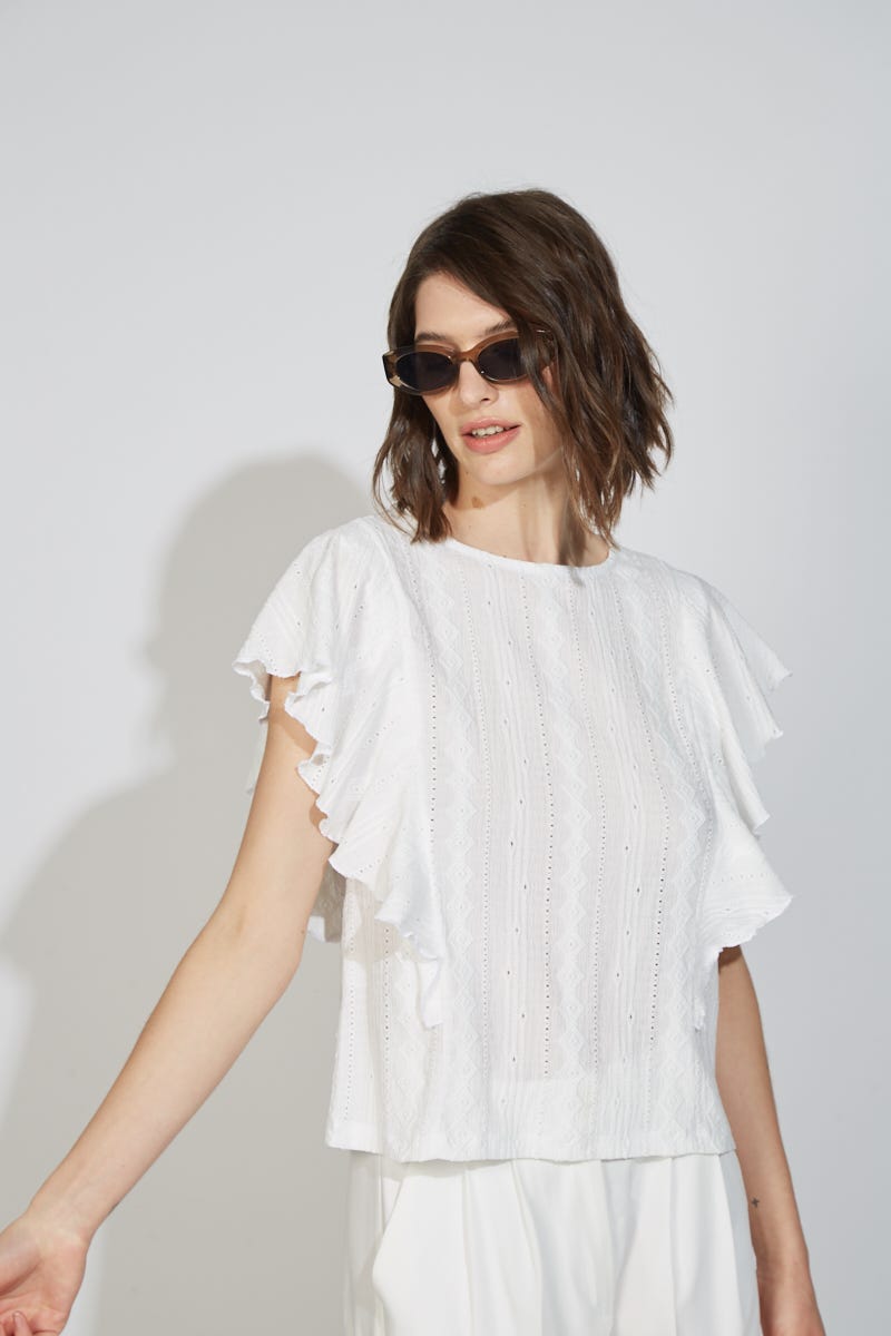 Remera Off White Broderie con Volados