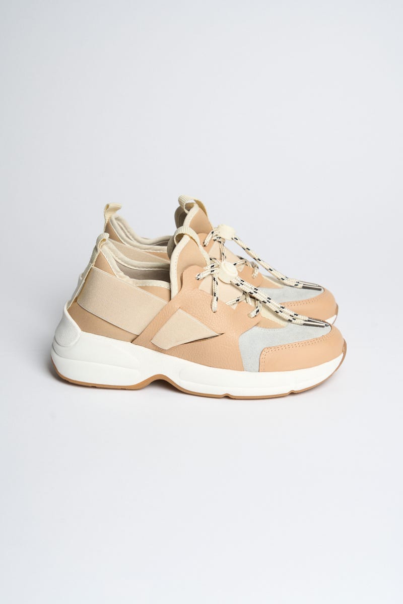 Zapatilla Cuero Recortes Combinados y Cordón 